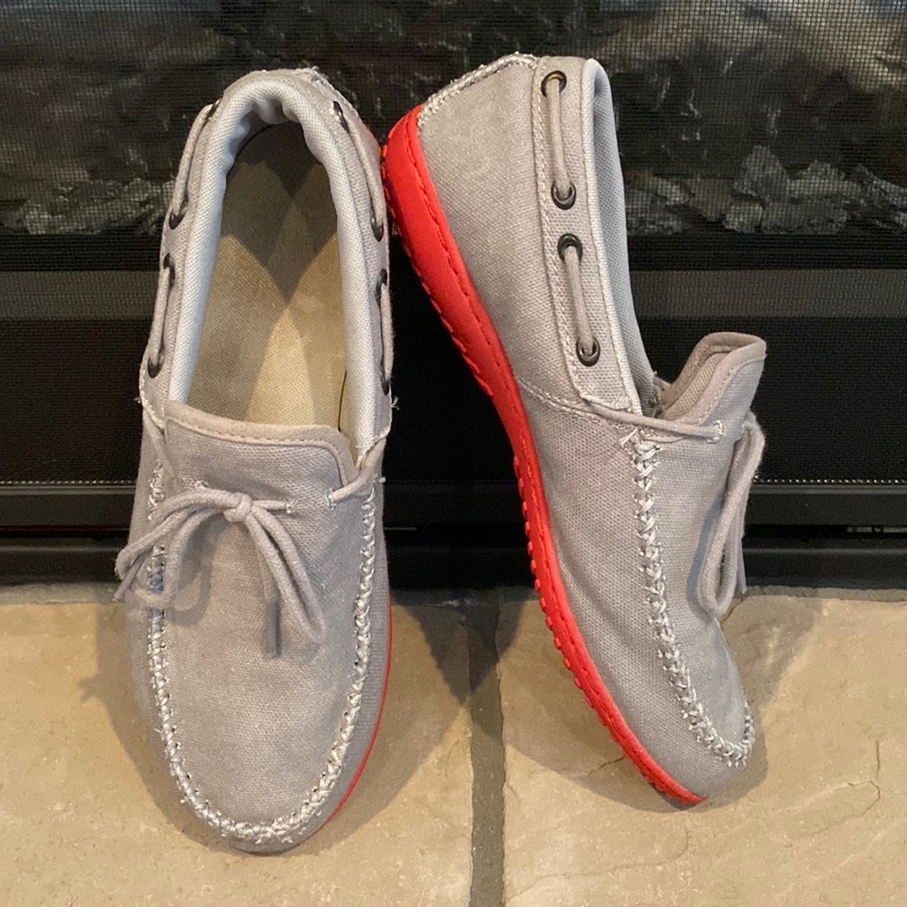 ⭐️HP🎉 PATAGONIA KULA MOC Sz 7.5 VEGAN color feather grey RARE!!!